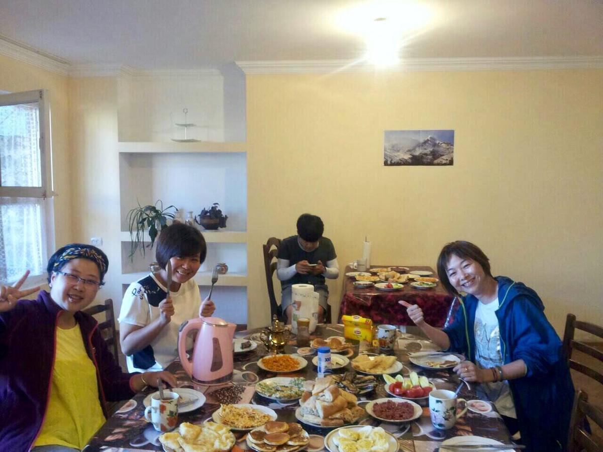 קזבגי Nino Khetaguri Guest House מראה חיצוני תמונה